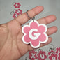 Llaveros de flor con letras