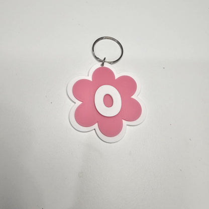 Llaveros de flor con letras