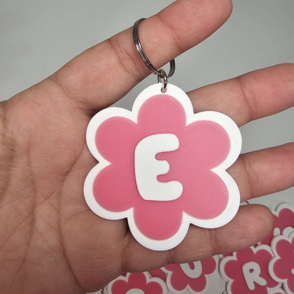 Llaveros de flor con letras