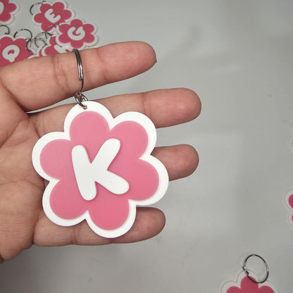 Llaveros de flor con letras