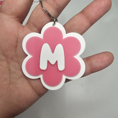 Llaveros de flor con letras