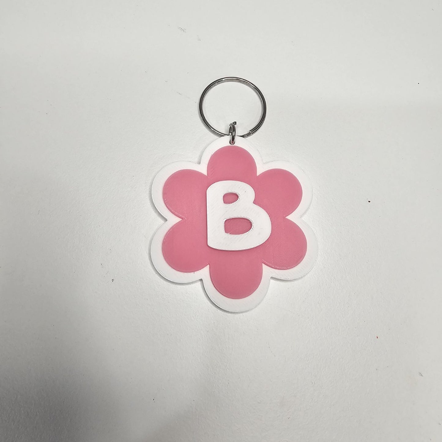 Llaveros de flor con letras