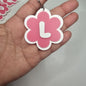 Llaveros de flor con letras