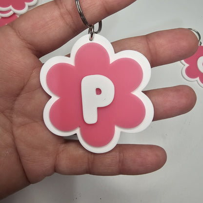 Llaveros de flor con letras
