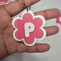 Llaveros de flor con letras