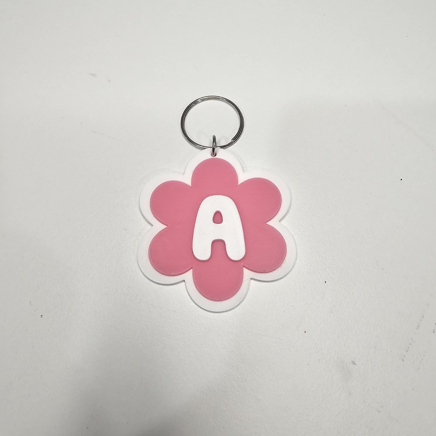 Llaveros de flor con letras