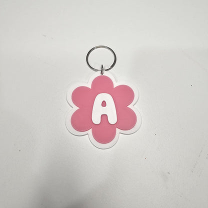 Llaveros de flor con letras