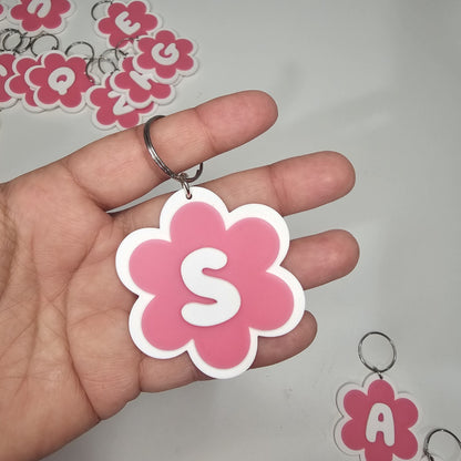 Llaveros de flor con letras